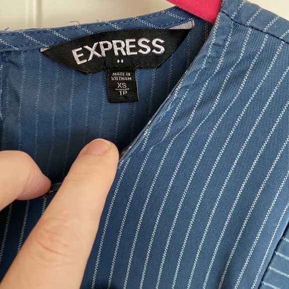 Express flare sleeve blouse - Picture 3 of 4